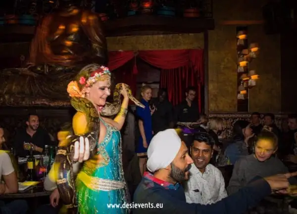 Animation charmeuse de serpent à Paris en France DesiEvents.eu